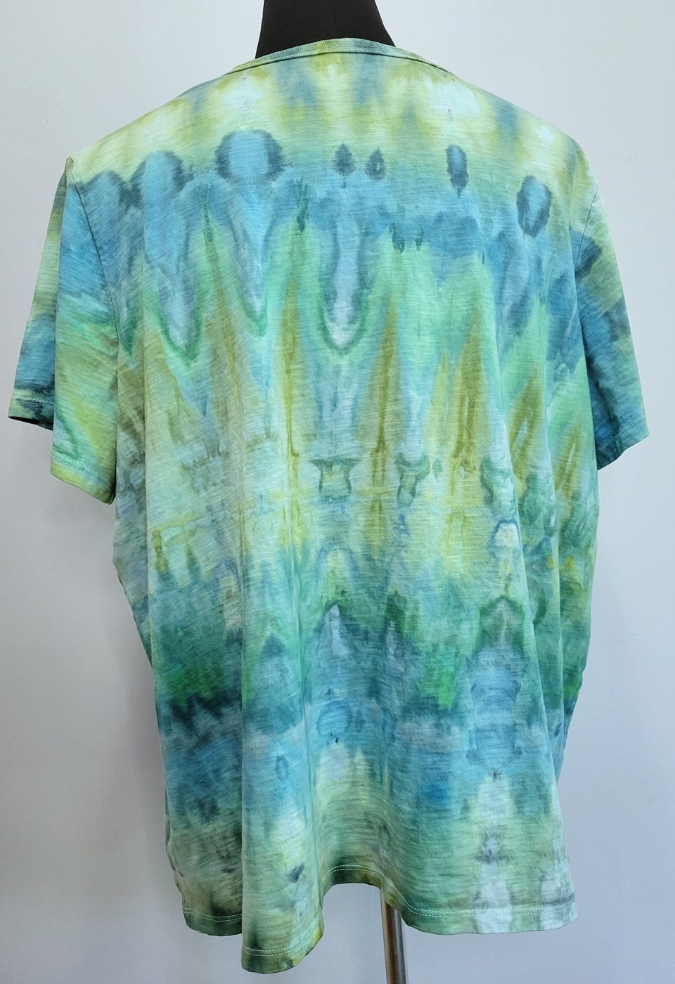 XXL Tall V-neck T-shirt, Sea Ripple