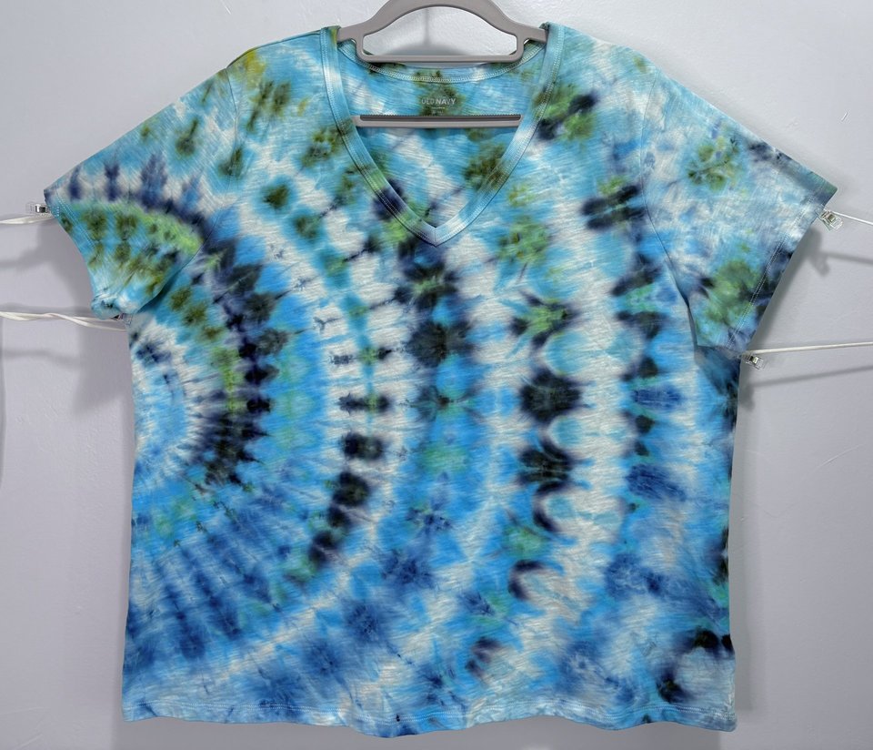 XL Tall V-Neck T-Shirt, Lighthouse Lens