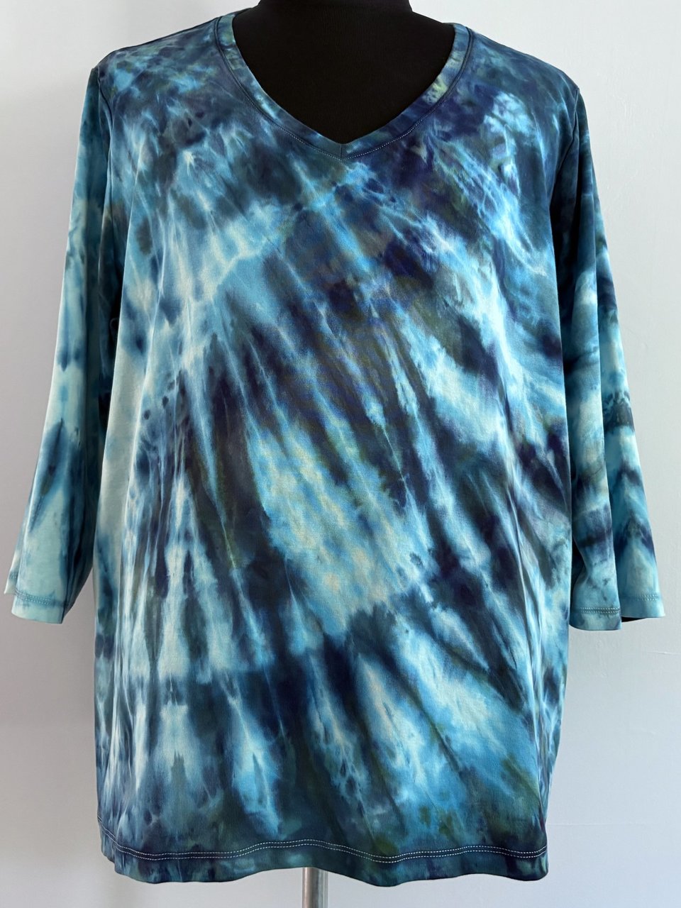 4X 3/4 Sleeve V-Neck T, Light in Deep Water