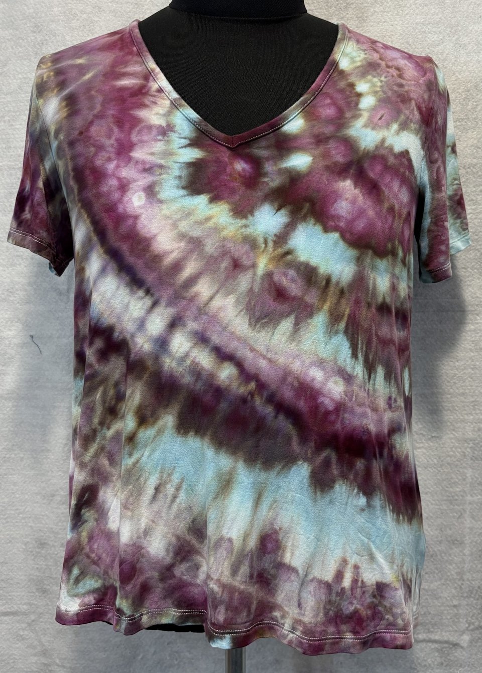 M/L Rayon V-Neck T-Shirt, Petrified Plum