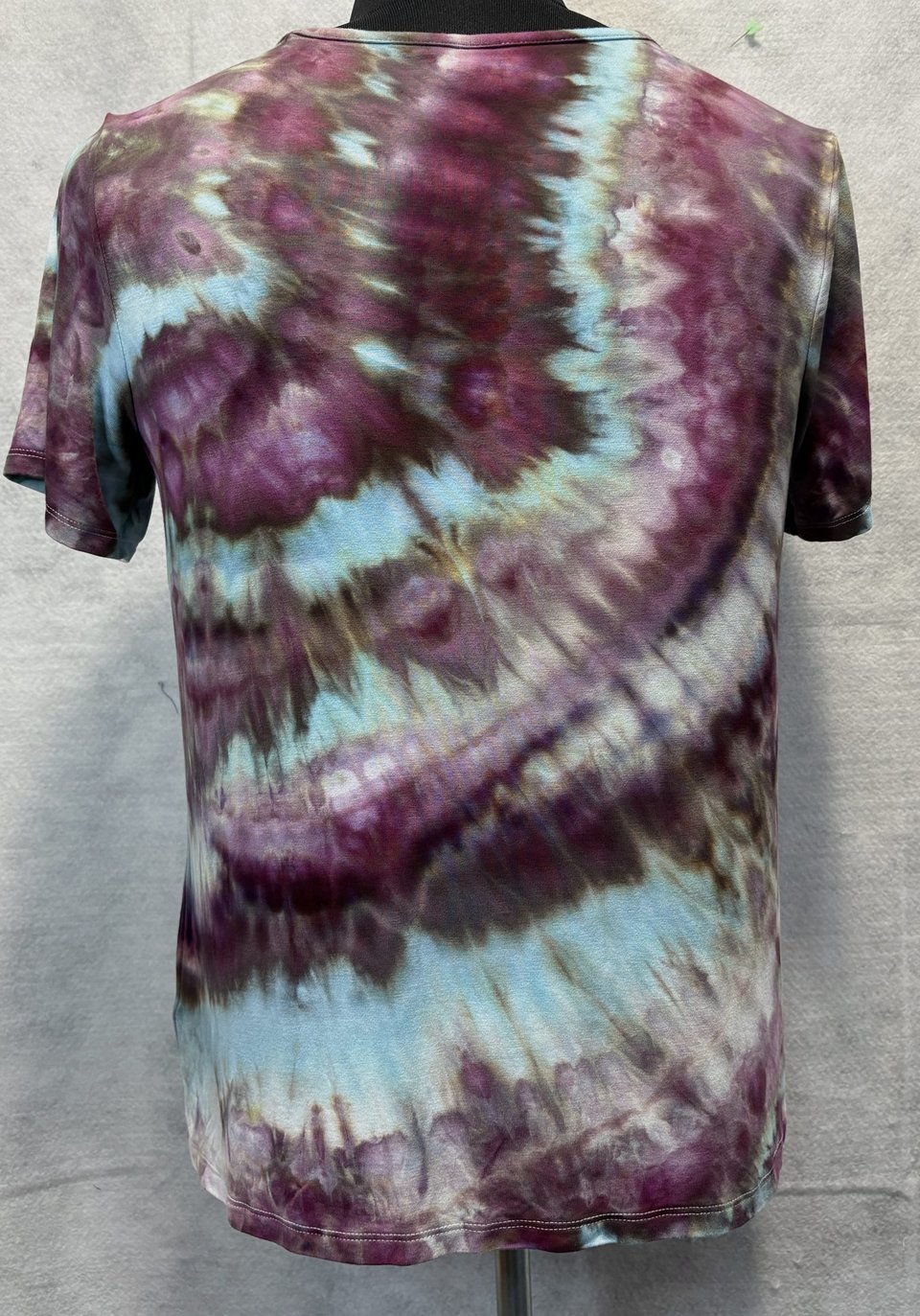 M/L Rayon V-Neck T-Shirt, Petrified Plum