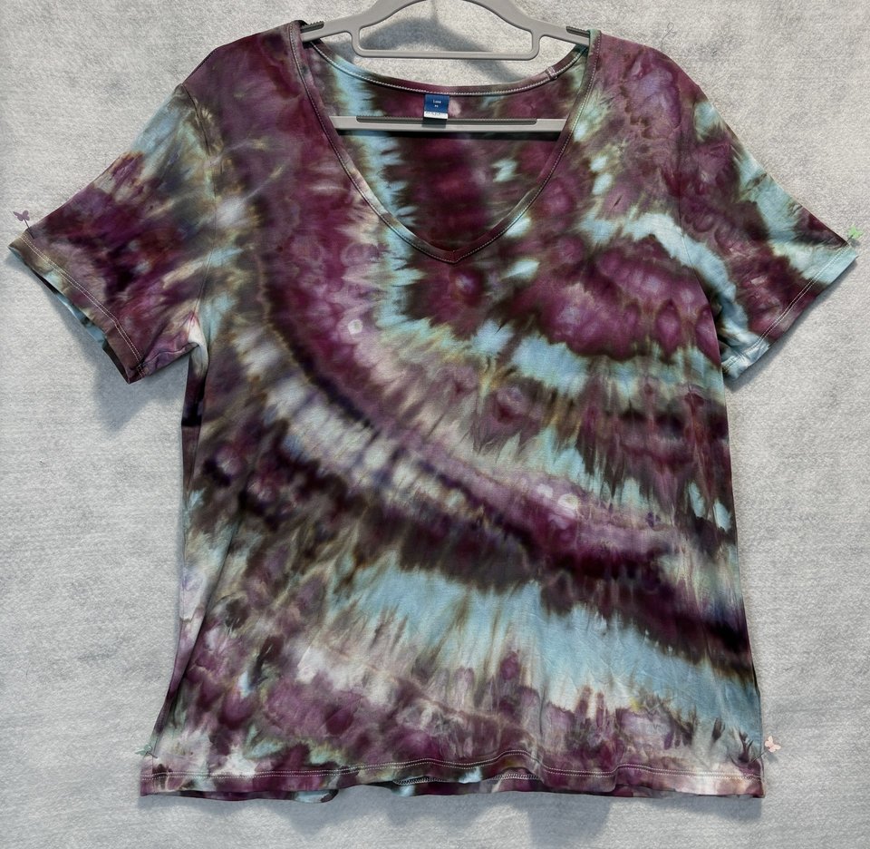 M/L Rayon V-Neck T-Shirt, Petrified Plum