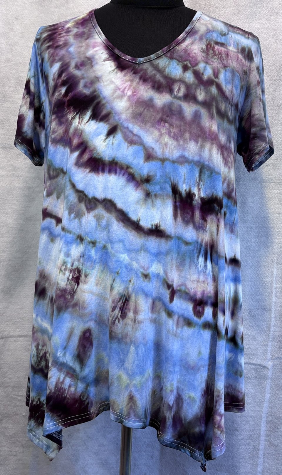2X Rayon V-Neck Hanky Hem Tunic, Petrified Plum Sky