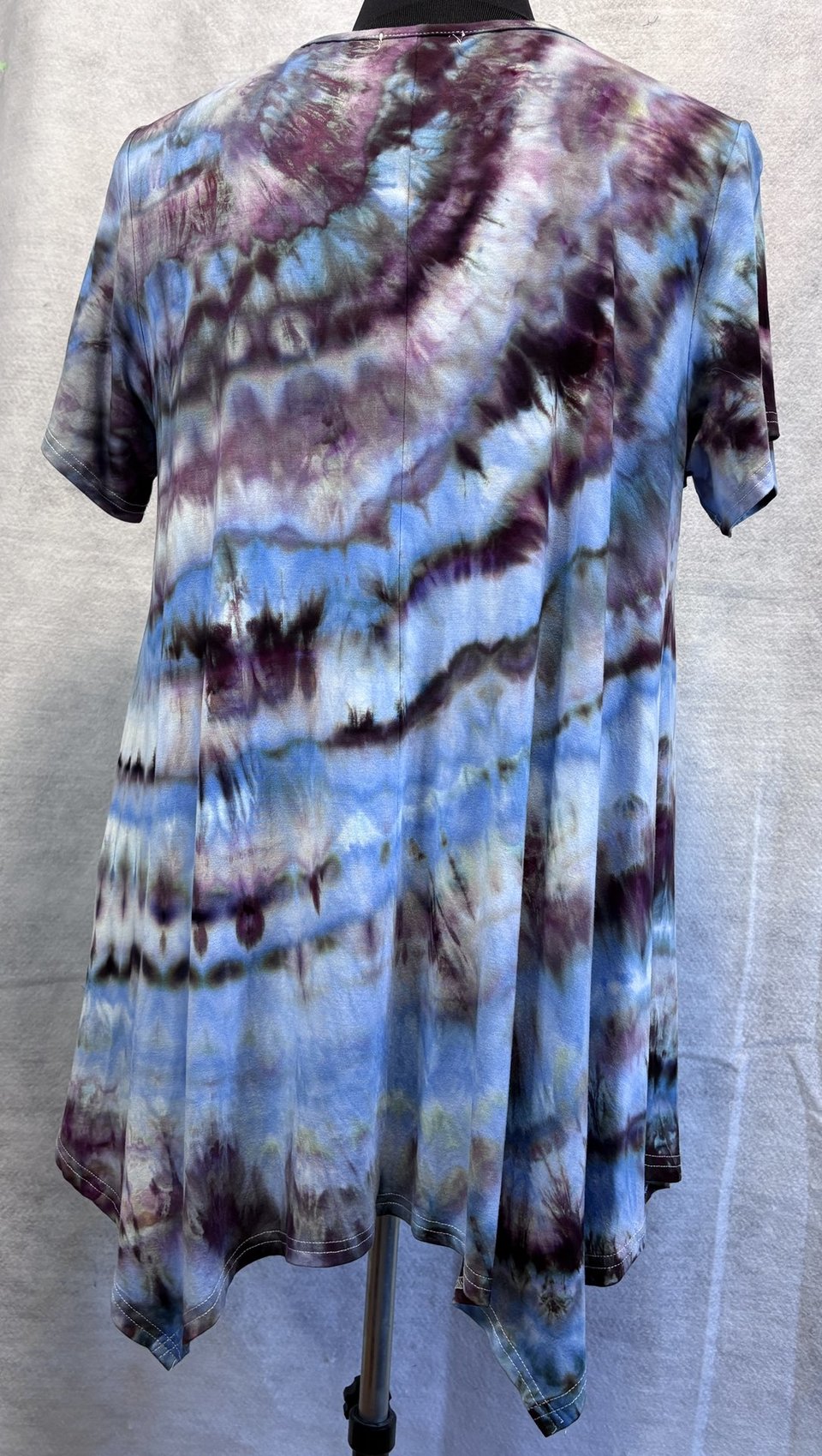 2X Rayon V-Neck Hanky Hem Tunic, Petrified Plum Sky