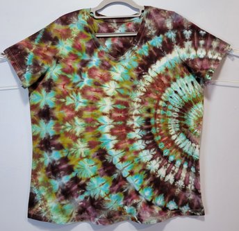 18/20 1X V-Neck T-Shirt, Golden Plum Dendrite