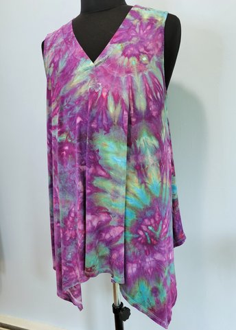 Size 20 Tunic Tank, Strawberry Skies