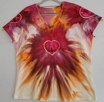 L 18/20 V-neck T, Hearts
