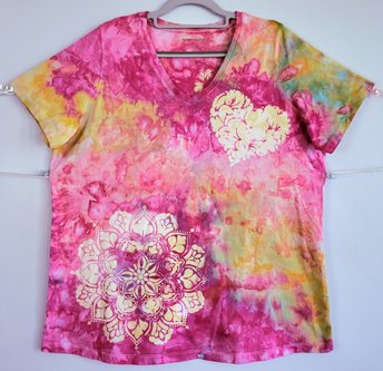 18/20 V-neck T-shirt, Mandala Wasabi Pink