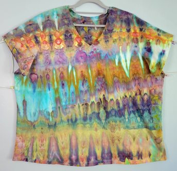 26/28 2X/3X V-Neck, Watercolor Falls