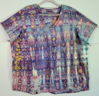 22/24 1X/2X V-Neck, Watercolor Falls