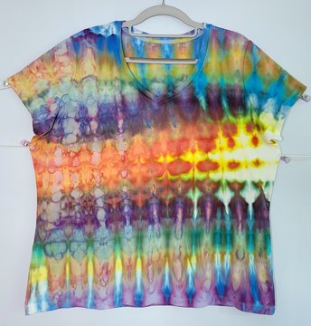 XL V-neck T-shirt, Boulder Opal Suji